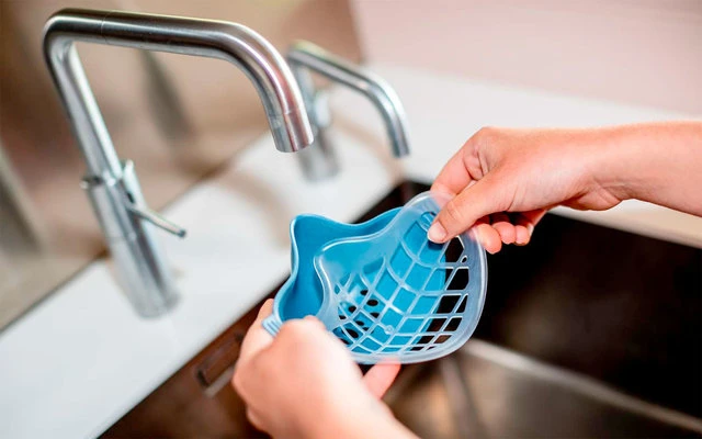 Koziol »HI Community Gesichtsmaske Rosa 3 Koziol »HI Community Gesichtsmaske Rosa – Bild 3