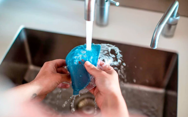 Koziol »HI Community Gesichtsmaske Grau 4 Koziol »HI Community Gesichtsmaske Grau – Bild 4