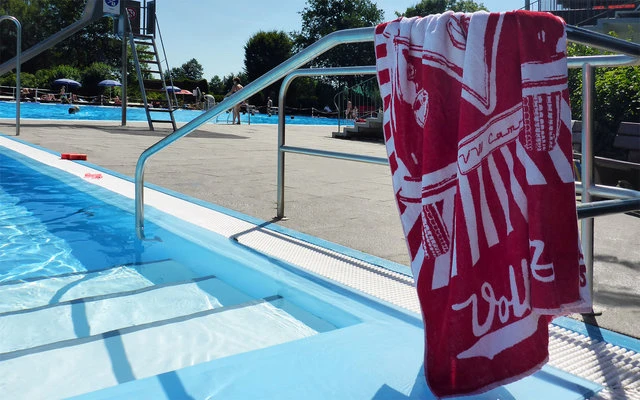 VW Collection T1 Bulli Strandtuch 160 X 90 Cm Rot / Weiß 3 VW Collection T1 Bulli Strandtuch 160 X 90 Cm Rot / Weiß – Bild 3