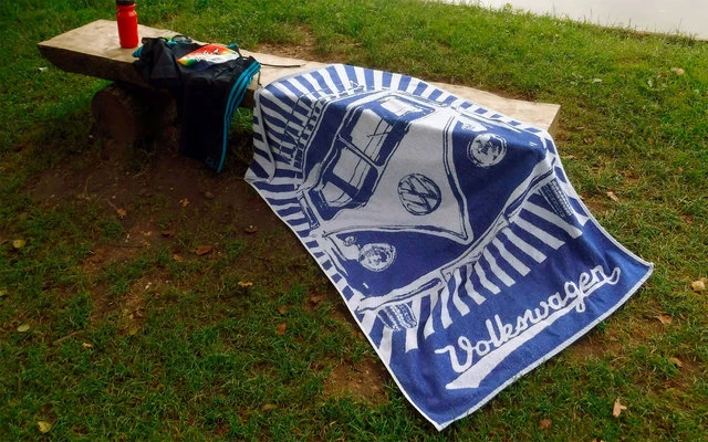 VW Collection T1 Bulli Strandtuch 160 X 90 Cm Rot / Weiß 7 VW Collection T1 Bulli Strandtuch 160 X 90 Cm Rot / Weiß – Bild 7