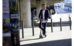 Micro Black/White Klappbarer Scooter Weiß -Dometic Verkäufe 536059 3515836