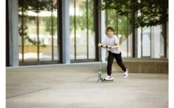 Micro Sprite LED Klappbarer Aluminium Scooter Mit LED-Rollen Wald Grün 11 Micro Sprite LED Klappbarer Aluminium Scooter Mit LED-Rollen Wald Grün -Dometic Verkäufe 536071 3521666