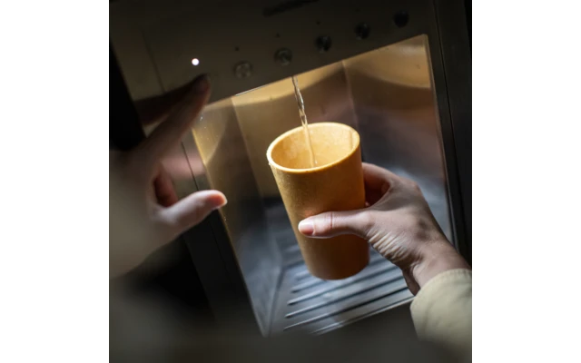 Koziol Connect Cup L Trinkbecher 350 Ml Nature Coral 2 Koziol Connect Cup L Trinkbecher 350 Ml Nature Coral – Bild 2