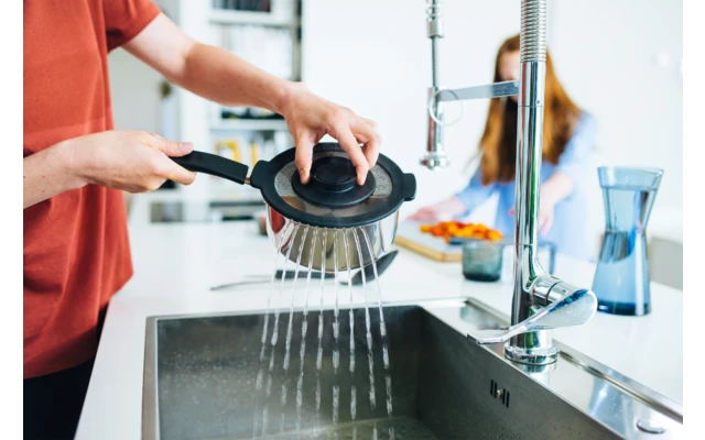 Fiskars Functional Form Stieltopf 1,5 Liter 2 Fiskars Functional Form Stieltopf 1,5 Liter – Bild 2