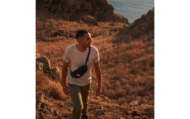 Fjällräven Ulvö Hip Pack Medium Hüfttasche 2 Liter Mountain Blue 2 Fjällräven Ulvö Hip Pack Medium Hüfttasche 2 Liter Mountain Blue – Bild 2