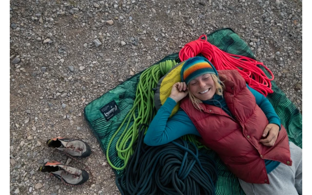 Therm-a-Rest Stellar Blanket Campingdecke Green Wave Print 4 Therm-a-Rest Stellar Blanket Campingdecke Green Wave Print – Bild 4